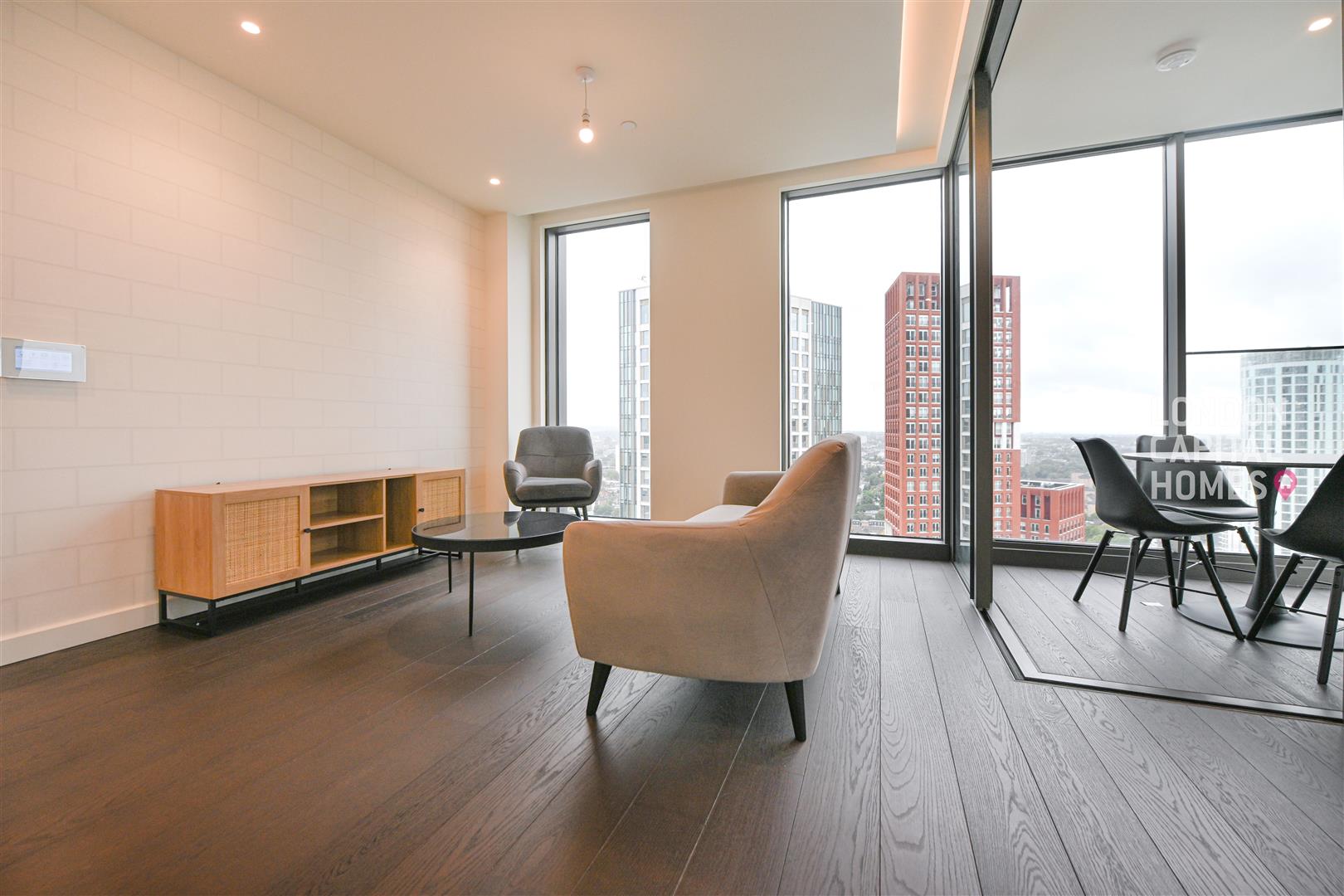 2 bed property in 67 Bondway, London